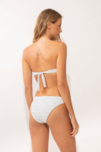 Carregar imagem no visualizador da galeria, Model Back: Rio De Sol Ensemble Set Linea-White Dora Essential-Comfy