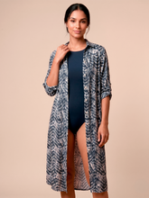 Carregar imagem no visualizador da galeria, Gallery: Uv Line Chemise Midi Chemise Tie Dye Blue Upf50+