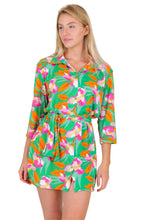Carregar imagem no visualizador da galeria, Model Front: Rio De Sol Chemise Green Bloom Chemise