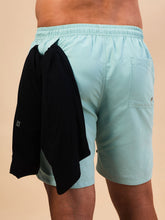 Carregar imagem no visualizador da galeria, Model Back: Uv Line Bermuda / Short Pour Homme Shorts Acqua Boxer Indigo Upf50+
