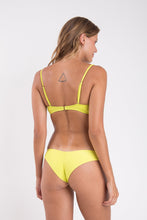 Carregar imagem no visualizador da galeria, Model Back: Rio De Sol Haut Top Citrico Bandeau-Crispy