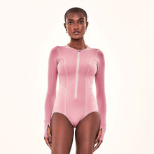 Carregar imagem no visualizador da galeria, Model Front: Uv Line Une Pièce Macae Malva Upf50+