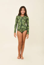 Carregar imagem no visualizador da galeria, Model Front: Uv Line Une Pièce Fille Girl Macae Folhagem Verde Upf50+