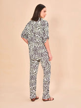 Carregar imagem no visualizador da galeria, Model Back: Uv Line Chemise Shirt Copa Fauna Upf50+
