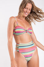 Carregar imagem no visualizador da galeria, Image 06: Rio De Sol Ensemble Set Supercolor Bandeau-Joy Highwaist-Spin