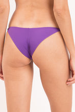 Carregar imagem no visualizador da galeria, Image 07: Rio De Sol Bas Bottom Amuleto Cheeky-Crispy