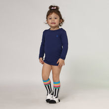 Carregar imagem no visualizador da galeria, Model Front: Uv Line T-Shirt Longsleeve Baby Navy Blue Upf50+