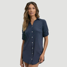 Carregar imagem no visualizador da galeria, Model Front: Uv Line Vêtement De Plage Shirtdress Copenhagen Fem Navy Blue Upf50+
