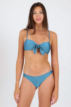 Carregar imagem no visualizador da galeria, Model Front: Rio De Sol Ensemble Set Shimmer-Baltic-Sea Bandeau-Knot Nice-Fio