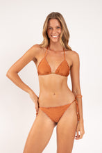 Carregar imagem no visualizador da galeria, Model Front: Rio De Sol Haut Top Shimmer-Nocciola Frufru