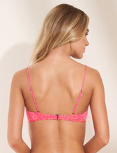 Carregar imagem no visualizador da galeria, Model Back: Maaji Haut Top Aster Emma Sublimity Pink