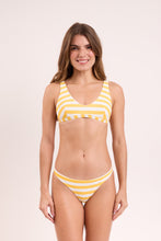 Carregar imagem no visualizador da galeria, Model Front: Rio De Sol Haut Top Sunshine Hera