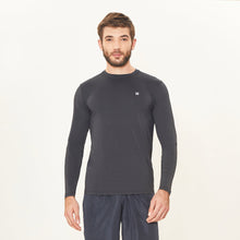 Carregar imagem no visualizador da galeria, Model Front: Uv Line T-Shirt Longsleeve Uv X Pro Preto Upf50+