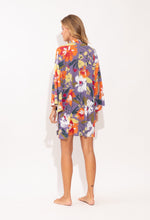 Carregar imagem no visualizador da galeria, Model Back: Rio De Sol Robe De Plage Garden-Flower Kimono
