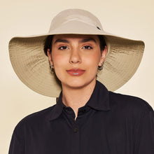 Carregar imagem no visualizador da galeria, Model Front: Uv Line Chapeau Souple/Capeline San Diego Areia Kaki Upf50+