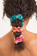 Carregar imagem no visualizador da galeria, Image 04: Rio De Sol Chouchou Rain Scrunchie