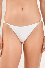 Carregar imagem no visualizador da galeria, Gallery: Rio De Sol Bas Bottom Sand-White Cheeky-Fixa
