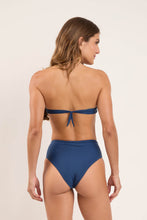 Carregar imagem no visualizador da galeria, Model Back: Rio De Sol Bas Bottom Navy Hotpants