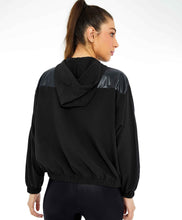 Carregar imagem no visualizador da galeria, Model Back: Alto Giro Fitness Haut Jaqueta Tecnospan Recortes Preto