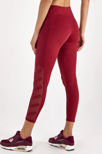 Carregar imagem no visualizador da galeria, Model Back: Alto Giro Fitness Bas Legging Hyper Bordado Lateral Vermelho Power