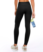 Carregar imagem no visualizador da galeria, Model Back: Alto Giro Fitness Bas Legging Hyper Frisos Preto