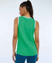 Carregar imagem no visualizador da galeria, Model Back: Alto Giro Fitness Haut Regata Nylon Dry Alongada Verde Classic