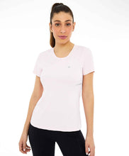 Carregar imagem no visualizador da galeria, Model Front: Alto Giro Fitness Haut T-Shirt Skin Fit Recortes Com Refletivos Branco Optico
