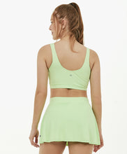 Carregar imagem no visualizador da galeria, Model Back: Alto Giro Fitness Haut Top Bodytex Regata Verde Joy
