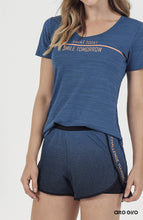 Carregar imagem no visualizador da galeria, Model Front: Alto Giro Fitness Haut Top Fit Rajado