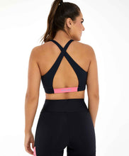 Carregar imagem no visualizador da galeria, Model Back: Alto Giro Fitness Haut Top Hyper Costas Cruzadas Preto