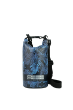 Carregar imagem no visualizador da galeria, Model Front: Feelfree Sac De Plage Dry Tube 1,5L Tropical Mid Night Blue