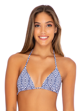 Carregar imagem no visualizador da galeria, Model Front: Luli Fama Haut Top Bikini Mesmerized