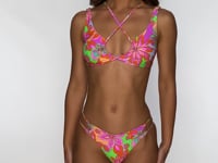 Carregar e reproduzir vídeo no visualizador da Galeria, Video: Luli Fama Bas Bottom Crossing String Vivi Il Momento