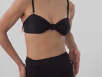 Carregar e reproduzir vídeo no visualizador da Galeria, Video: Rio De Sol Jupe De Page Black Mini Skirt Ruched