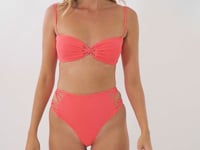 Carregar e reproduzir vídeo no visualizador da Galeria, Video: Rio De Sol Ensemble Set Malibu-Folia Bandeau-Iris Highwaist-Spin-Iris