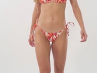 Carregar e reproduzir vídeo no visualizador da Galeria, Video: Rio De Sol Bas Bottom Mirage Cheeky-Tie