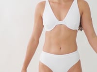 Carregar e reproduzir vídeo no visualizador da Galeria, Video: Rio De Sol Ensemble Set Sand-White Chantal Kora