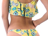 Carregar e reproduzir vídeo no visualizador da Galeria, Video: Rio De Sol Haut Top Florescer Babado