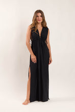 Carregar imagem no visualizador da galeria, Model Front: Rio De Sol Vêtement De Plage Black Long Dress Soleil