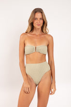 Carregar imagem no visualizador da galeria, Model Front: Rio De Sol Bas Bottom Brisa-Pistache Hotpants