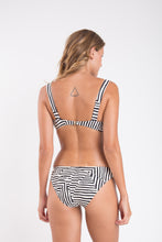 Carregar imagem no visualizador da galeria, Model Back: Rio De Sol Bas Bottom Collage Essential-Comfy