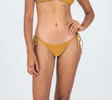 Carregar imagem no visualizador da galeria, Model Front: Rio De Sol Bas Bottom Damasco Ibiza-Comfy