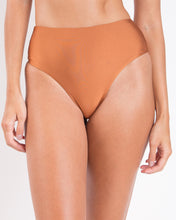 Carregar imagem no visualizador da galeria, Gallery: Rio De Sol Bas Bottom Nocciola Hotpants