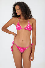 Carregar imagem no visualizador da galeria, Model Front: Rio De Sol Bas Bottom Pink-Palms Frufru-Fio