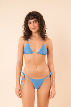Carregar imagem no visualizador da galeria, Model Front: Rio De Sol Bas Bottom Shimmer-Baltic-Sea Cheeky-Tie
