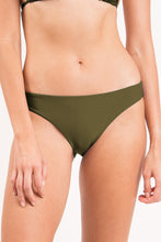 Carregar imagem no visualizador da galeria, Gallery: Rio De Sol Bas Bottom Shimmer-Croco Essential-Comfy