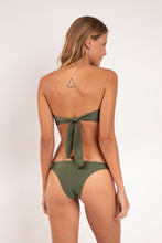 Carregar imagem no visualizador da galeria, Model Back: Rio De Sol Bas Bottom Shimmer-Croco Leblon