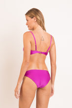Carregar imagem no visualizador da galeria, Model Back: Rio De Sol Bas Bottom Shimmer-Gaia Essential-Comfy