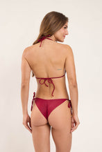 Carregar imagem no visualizador da galeria, Model Back: Rio De Sol Bas Bottom Touch-Carmim Cheeky-Tie