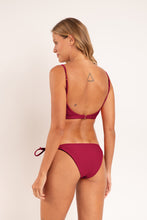 Carregar imagem no visualizador da galeria, Model Back: Rio De Sol Bas Bottom Touch-Carmim Ibiza-Comfy